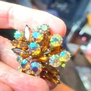 Gorgeous  brooche in amber and borealis colors,